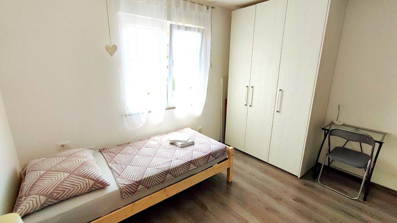 Apartment Jan 2+2 With Balcony プーラ エクステリア 写真